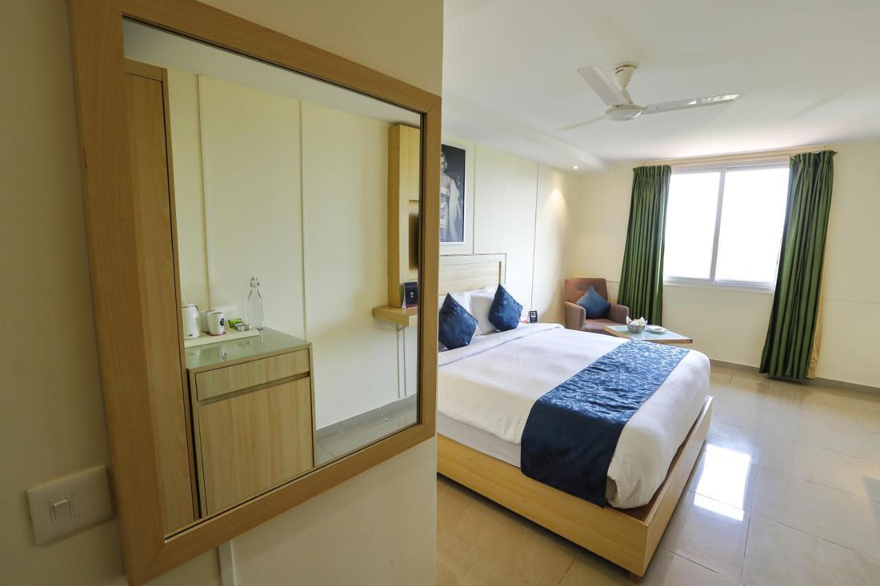 Zip By Spree Hotels Hyde Goa Candolim Exterior photo