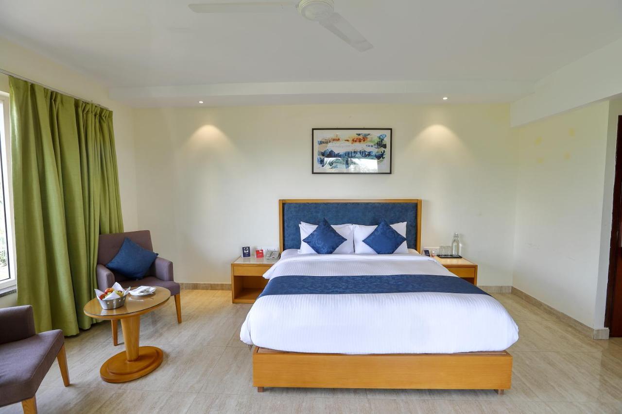 Zip By Spree Hotels Hyde Goa Candolim Exterior photo